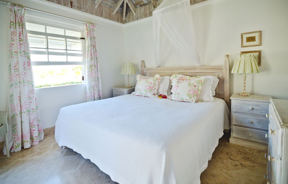 /assets/villa-images/grasshopper/grasshopper-45--pink-bedroom.jpg