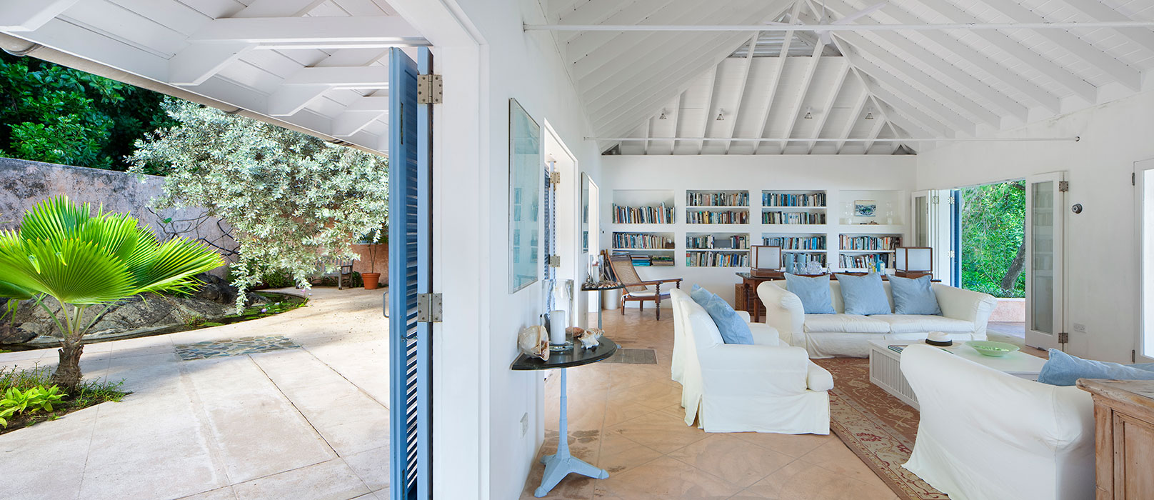 /assets/villa-images/simplicity/simplicity-bay-simplicity-livingroom.jpg
